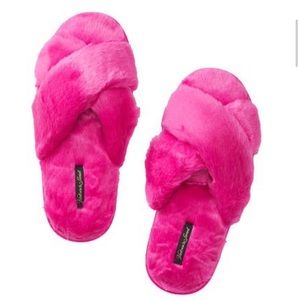 Victoria Secret Crossover Faux Fur Slippers medium 7, 8